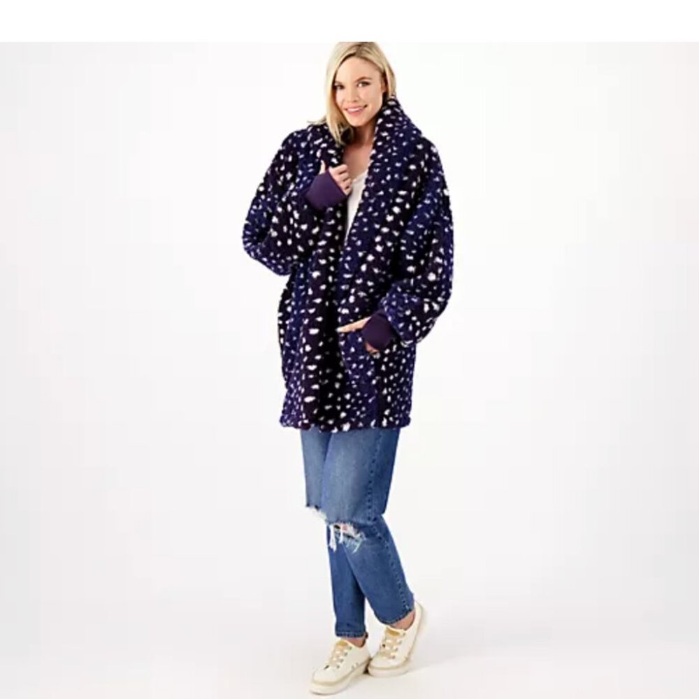 BumbleBella by Jill Martin Sherpa Shawl in Blue and White